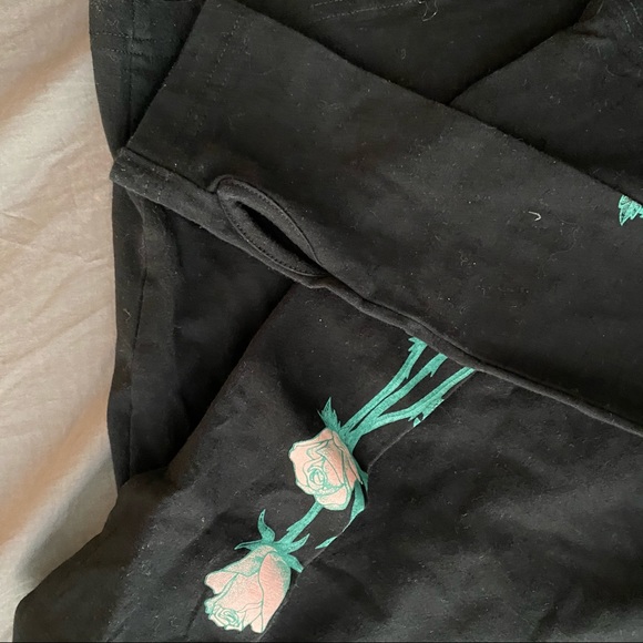 Crop-tops - Picture 2 of 2